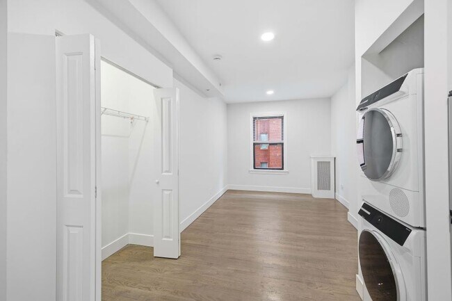 340349 - 270 Newbury Street