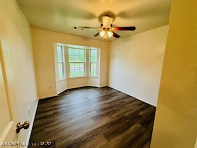Building Photo - 1813 Green Meadow Dr