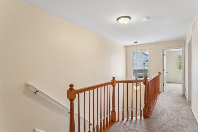 Building Photo - 984 Park Hill Cir