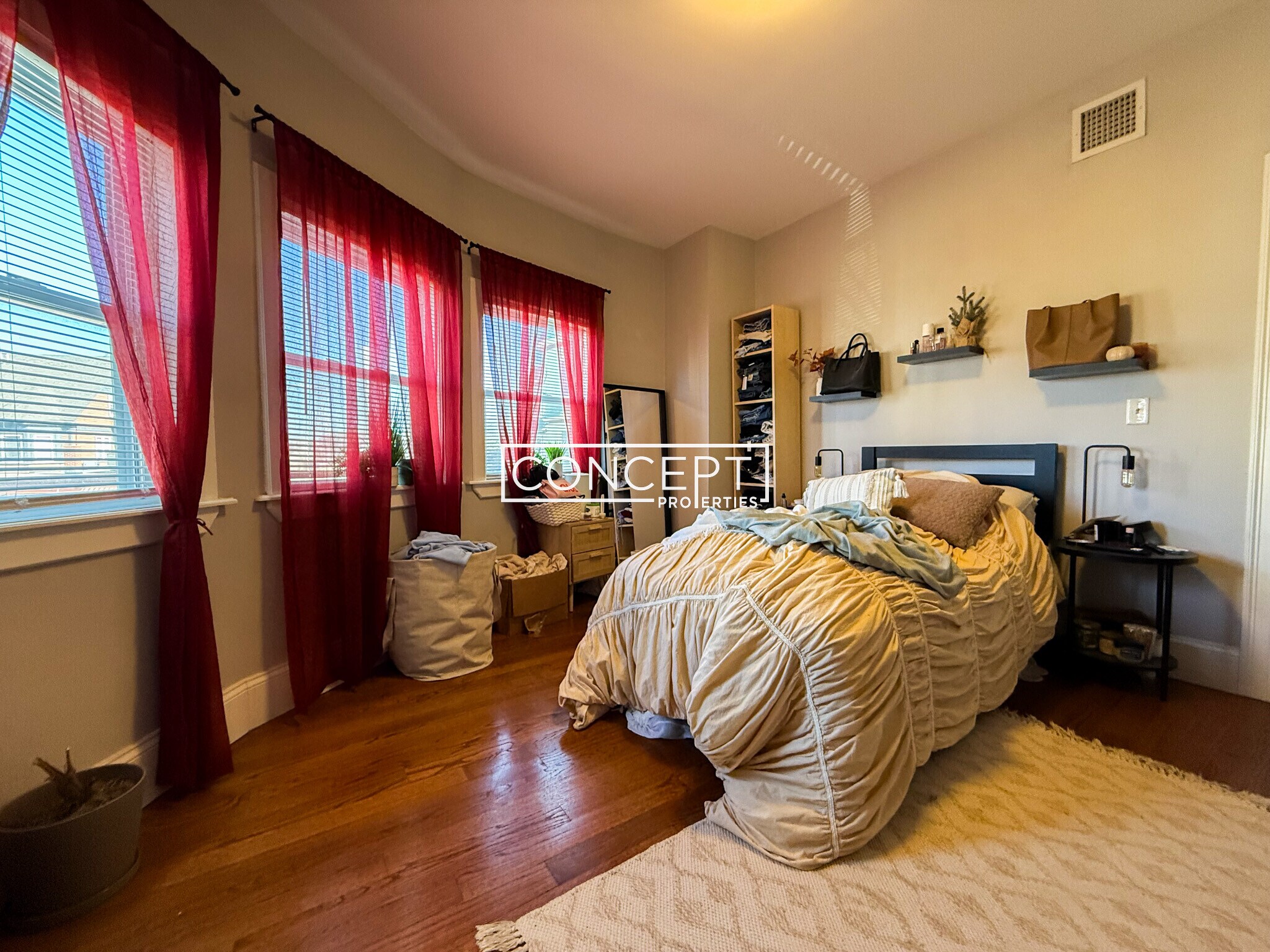 Building Photo - 344 Centre St