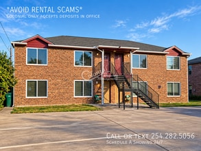 Building Photo - 405 S Amy Ln
