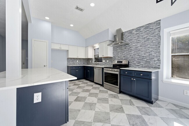 Building Photo - 2835 Twin Knolls Dr