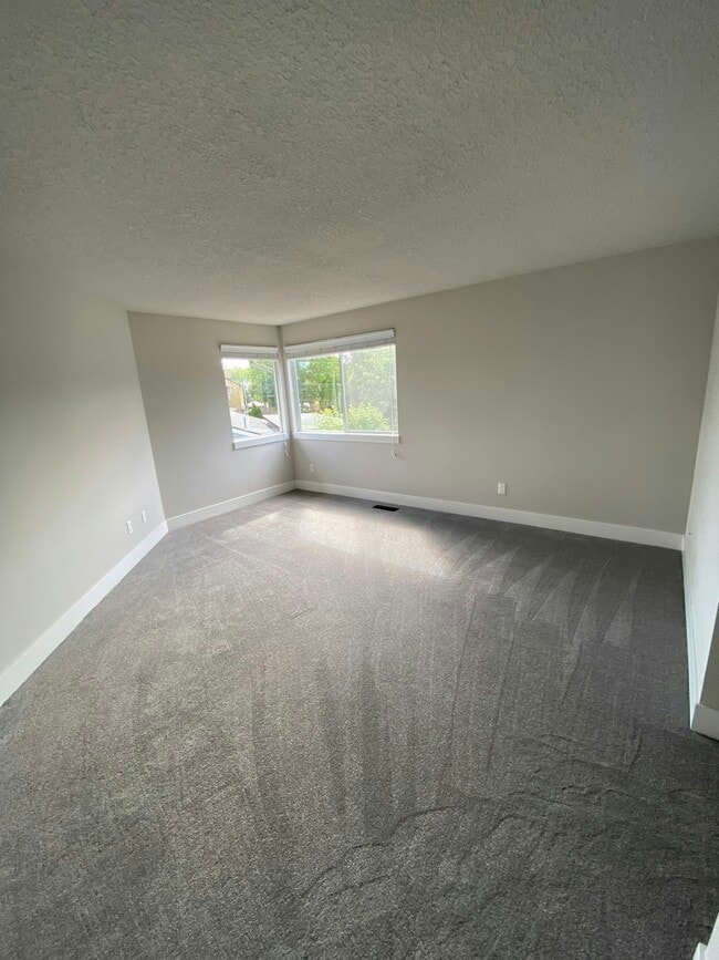 Building Photo - 5835 NW Landing Dr
