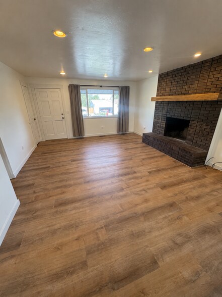 Living Room - 7223 S 1950 E
