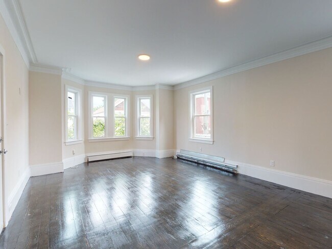 Building Photo - 824 Parker St