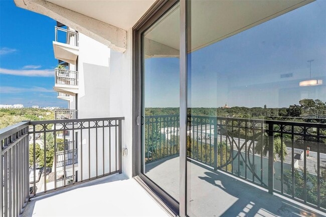 Building Photo - 301 Altara Ave