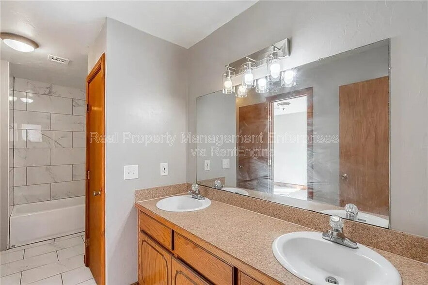 Building Photo - 3633 N Youngs Blvd