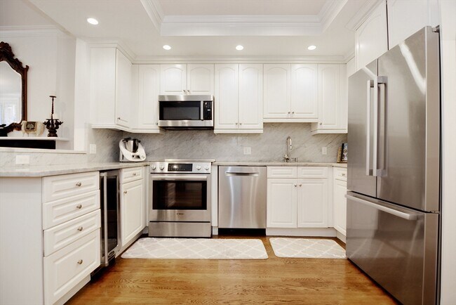 Building Photo - 179 Marlborough St