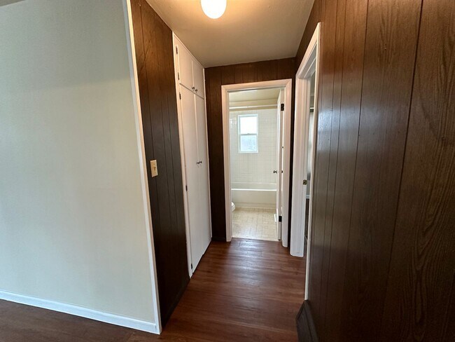 Building Photo - Cozy and Conveniently Located 2 Bed 1 Bath Spokane Home w/ Detached Garage & Heated Multipurpose ...