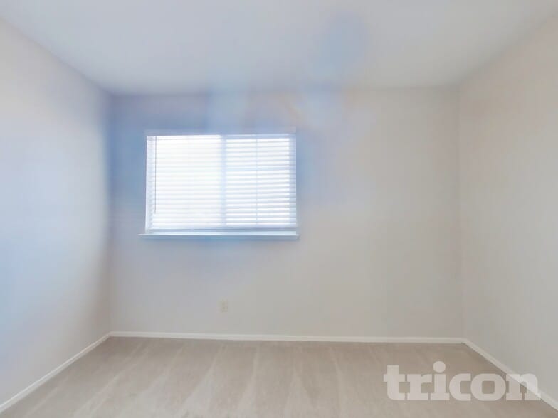 Building Photo - 1872 Little John Way