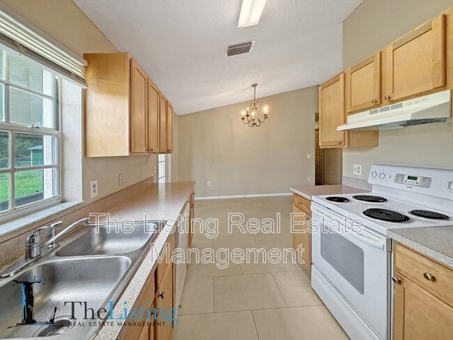 Building Photo - 5637 Viburnum Ct