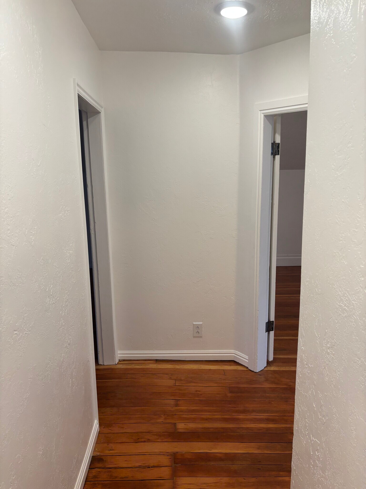 Building Photo - 245 N Main St