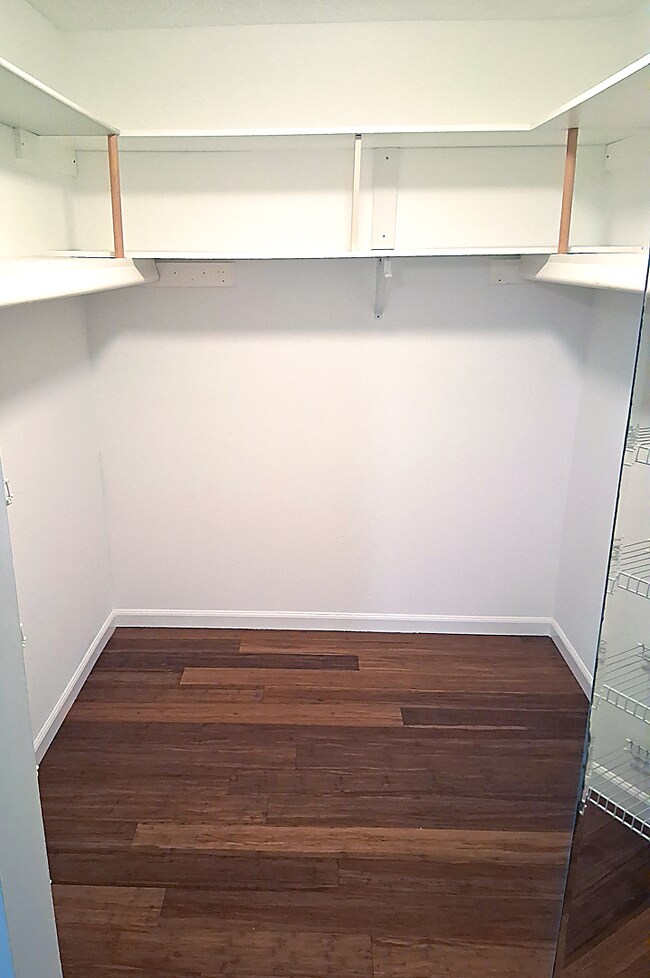 Building Photo - 4289 Island Cir