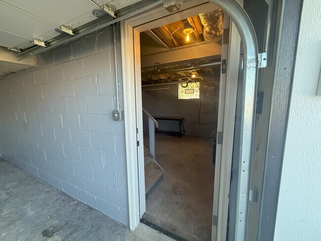 Building Photo - 1430 Simona Dr