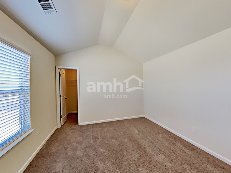 Building Photo - 185 Rosemoore Dr