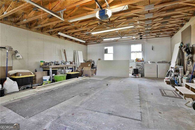 Building Photo - 2037 Lively Ridge Rd NE