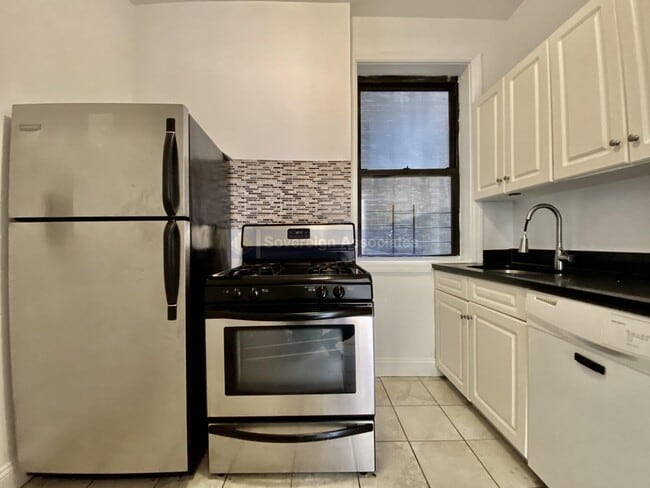 Building Photo - 941 Amsterdam Ave