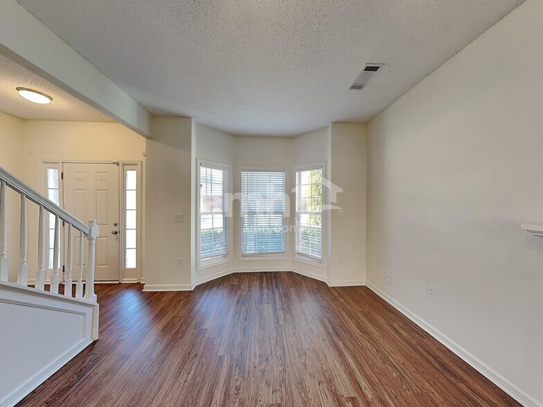 Building Photo - 2613 Newtons Crest Cir