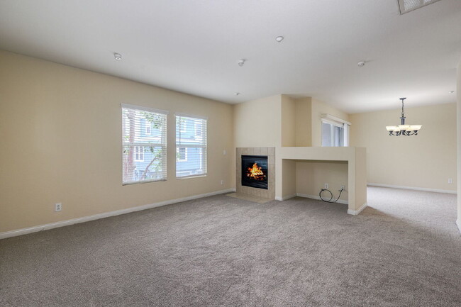 Building Photo - Spacious 2-Bed, 2.5-Bath Condo on Lighthou...