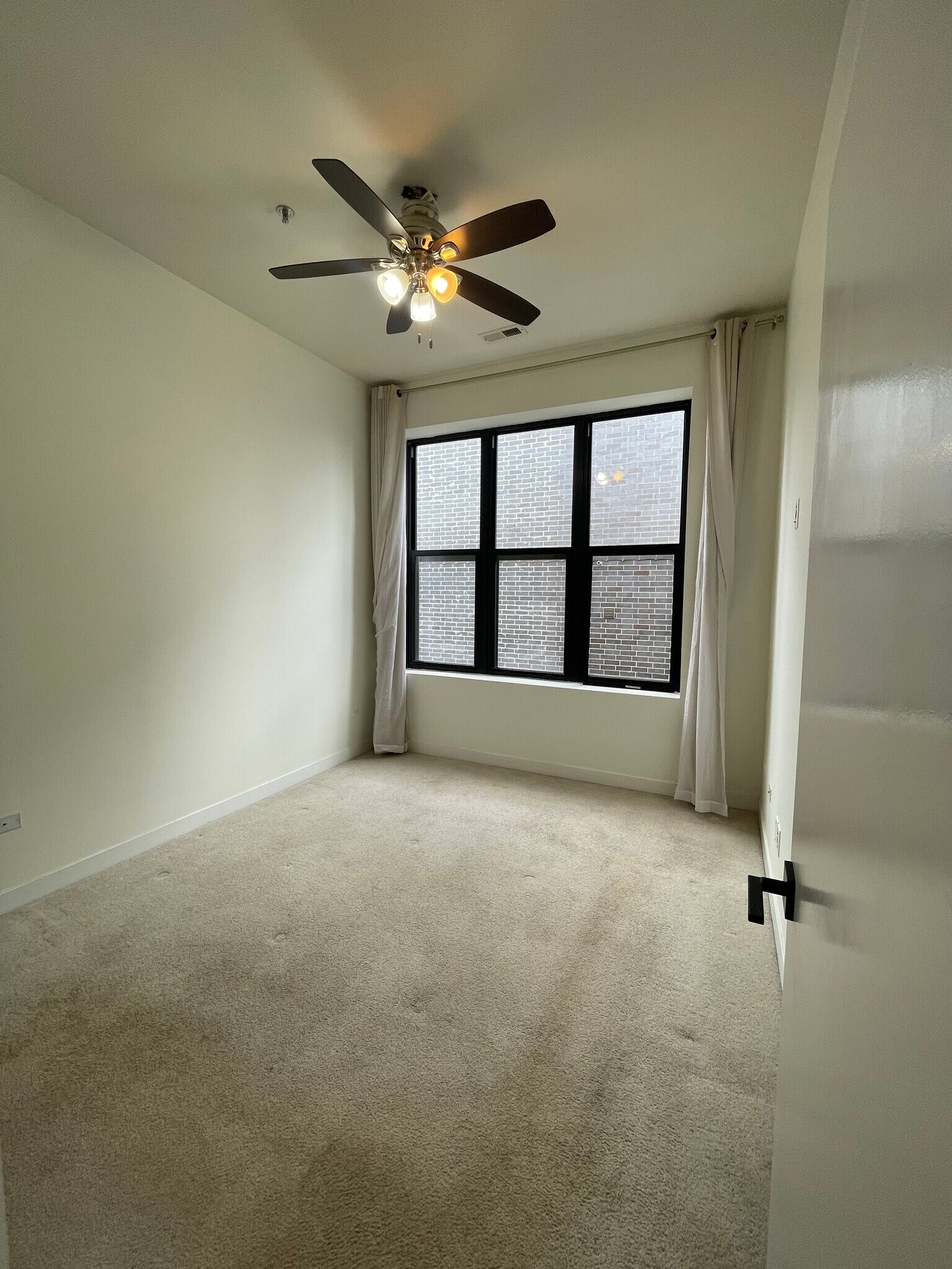 Building Photo - 2 S Leavitt St