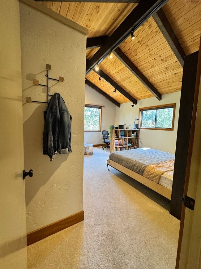 Building Photo - FOR RENT: FURNISHED LONG-TERM EXTREMELY CO...