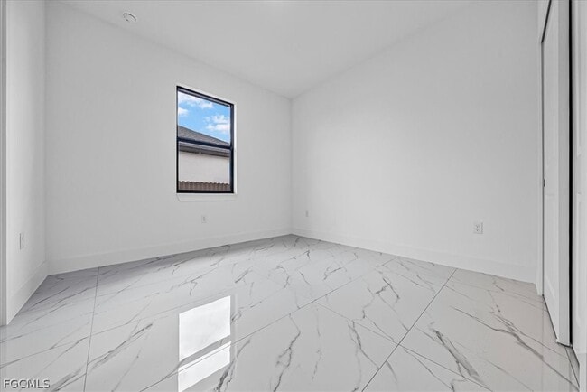 Building Photo - 3813 25th St SW