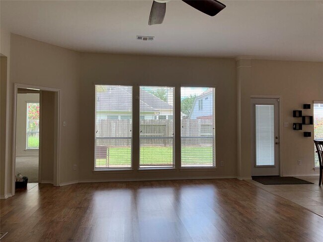 Building Photo - 3023 Aspen Ln