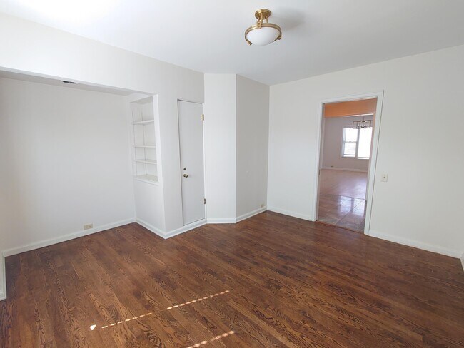 Building Photo - 3200 E Hampshire St