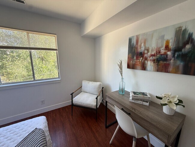 Building Photo - 68 E 200 S