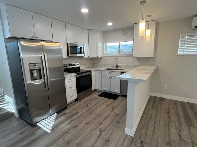 Kitchen photo #1 - 1327 La Palma St