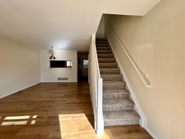 Building Photo - Sunny & Spacious 2-Bedroom Townhome