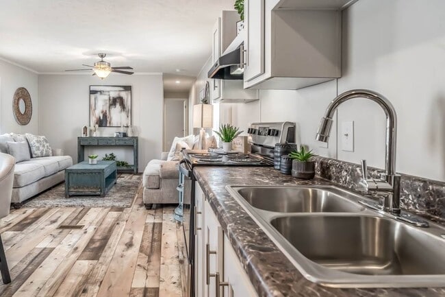 Building Photo - 1548 Delmar Dr