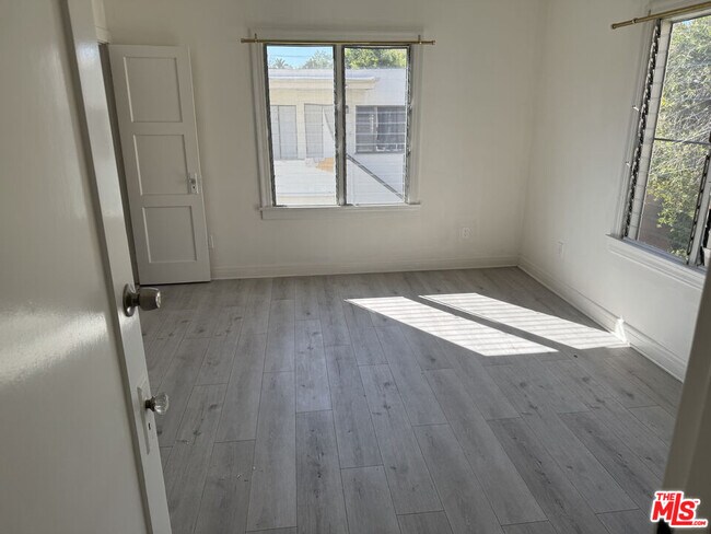 Building Photo - 243 N Swall Dr