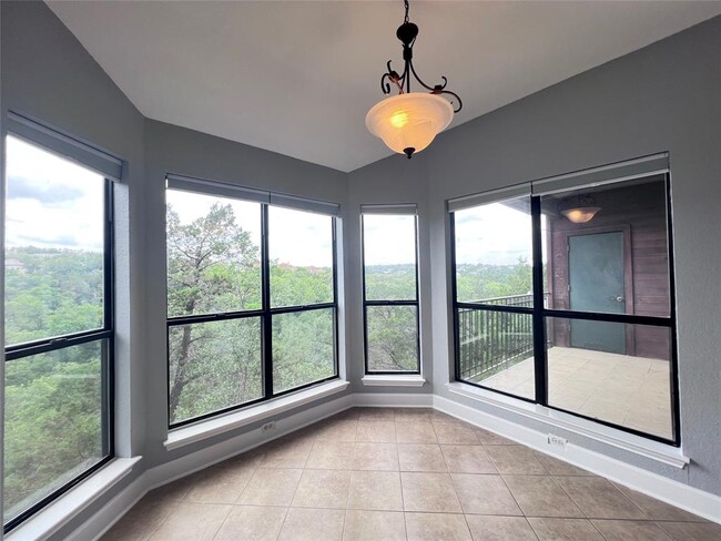 Building Photo - 4711 Spicewood Springs Rd