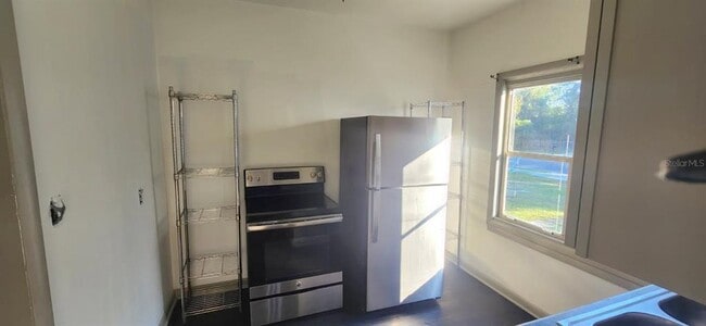 Building Photo - 1330 Pine St