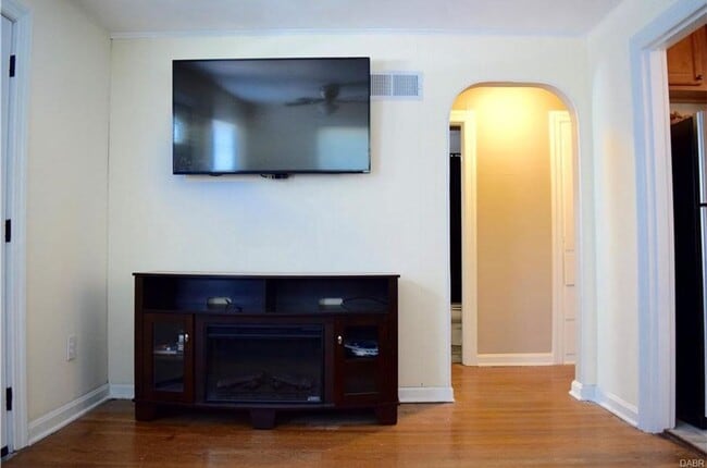 Building Photo - 2 Bed / 1 Bath House - Downtown Historic S...