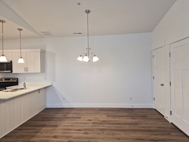 Building Photo - 693 S 4500 S