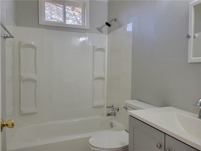 Building Photo - 308 Foch St