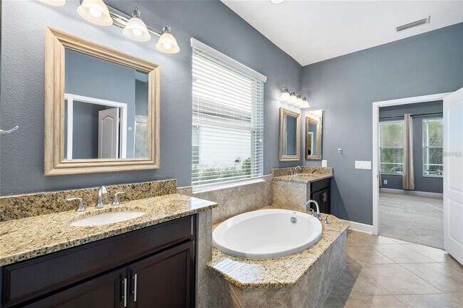 Building Photo - 4123 Windcrest Dr