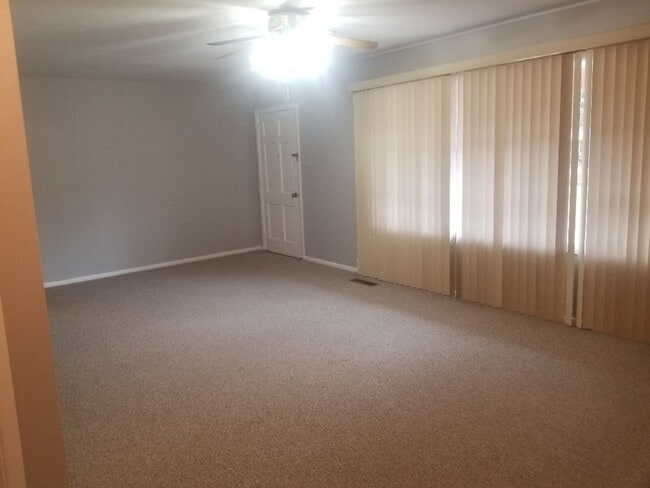 Building Photo - 1804 Saxon St