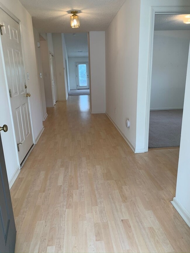 Building Photo - 132 Springwood Ln