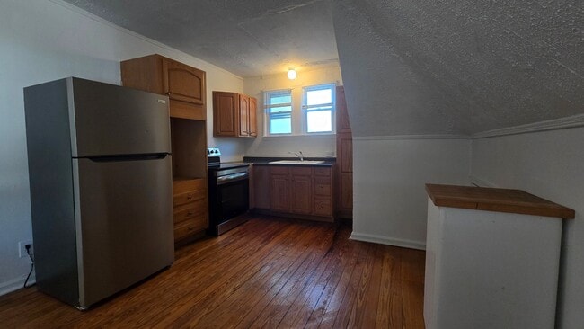Building Photo - 2047 Lawrence Ave