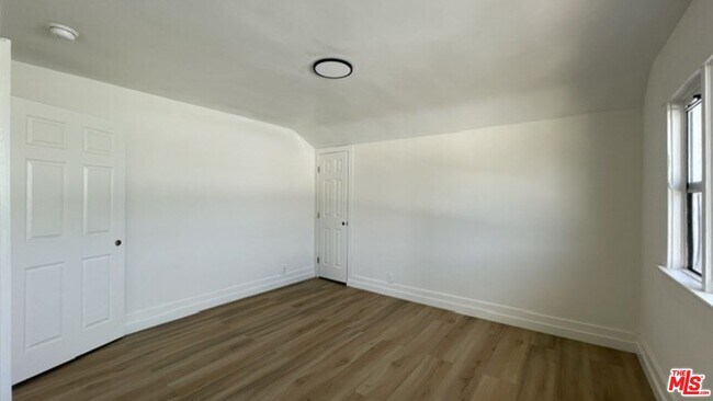 Building Photo - 4815 Normandie Ave