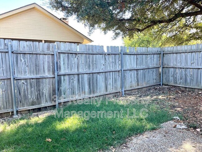 Building Photo - 8710 California Dr