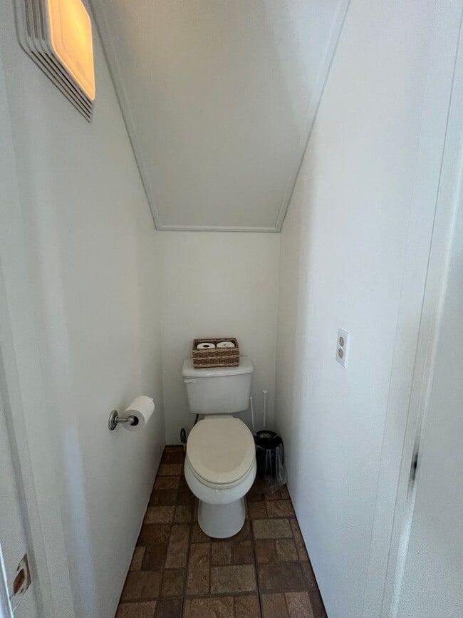 Building Photo - Spacious 4-Bedroom Home with Sunroom, Garage & Private Driveway!