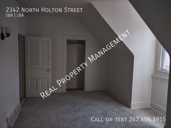 Building Photo - 2342 N Holton St
