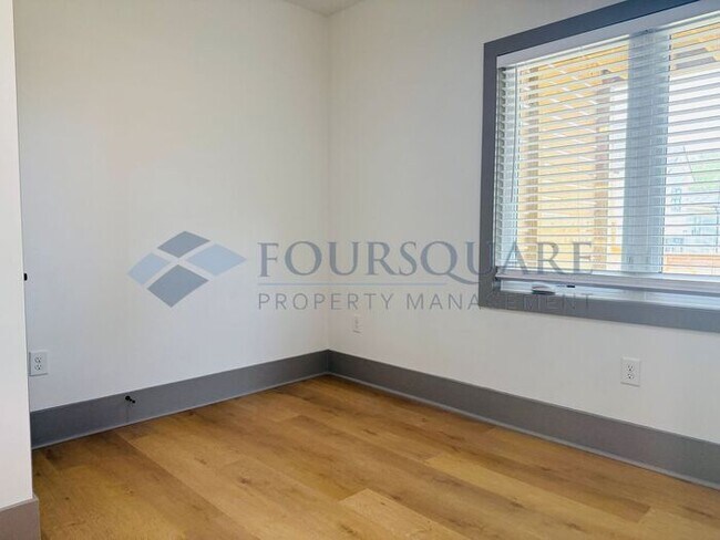 Building Photo - Modern 4-Bed / 4 Bath Townhome with Fireplace, Outdoor Spaces & Fenced Yard – Inside the Beltline...