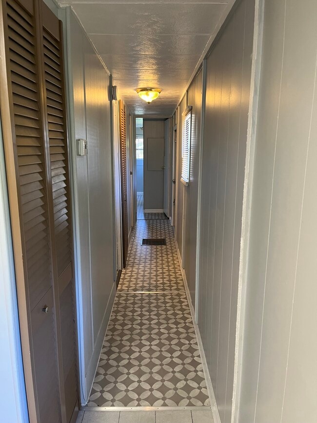 Building Photo - 9441 Teak St