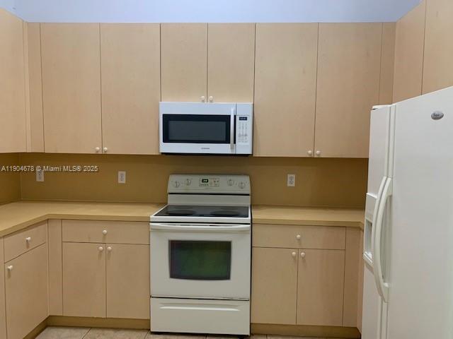 Building Photo - 1176 NE 32nd Ave