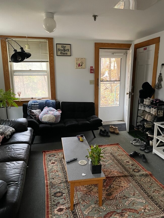 Building Photo - 120 Oak Ave